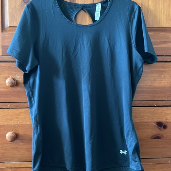 Woman’s Under Armour Top Size Large NWT - Picture 2 of 6